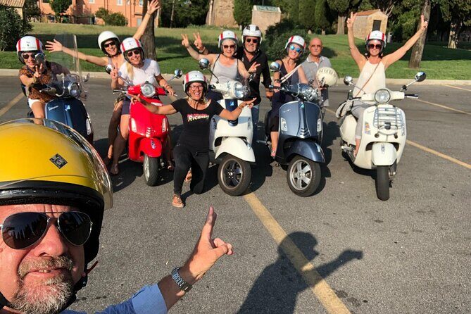 English: Vespa Tour Rome- Experience like a Roman - A Typical Urban District Stop: Real Streets, Not Only Postcard Rome