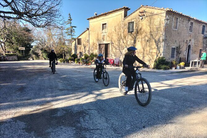 Enobike tour to Lake Corbara and Titignano Castle - Castello di Prodo: the gorge viewpoint that makes the effort worth it