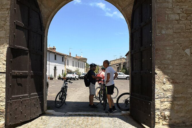 Enobike tour to Lake Corbara and Titignano Castle - Pace, electric help, and how the hills should factor into your decision