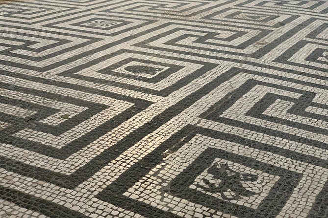 Excellence Private Herculaneum Guided Tour with an Archeologist - The Roman gymnasium (Palestra): a public space with personality