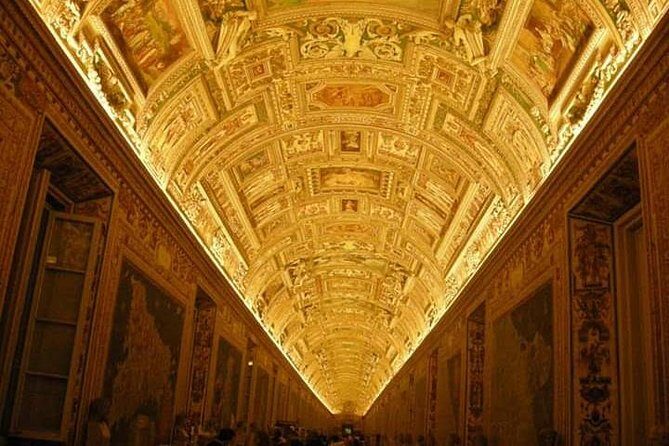 Exclusive Guided tour : Vatican Museum,Sistine Chapel & Basilica - Crowd reality, security checks, and the dress code you must follow