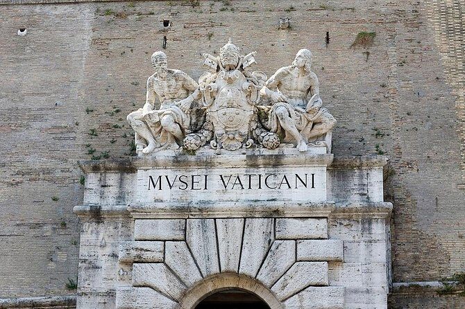Exclusive Vatican Museum and Sistine Chapel Group Tour - Meeting point and the reality of check-in inside the Vatican