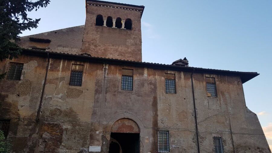 Explore Christian Rome and the Underground of San Clemente - What to wear and bring (so you don’t waste time)