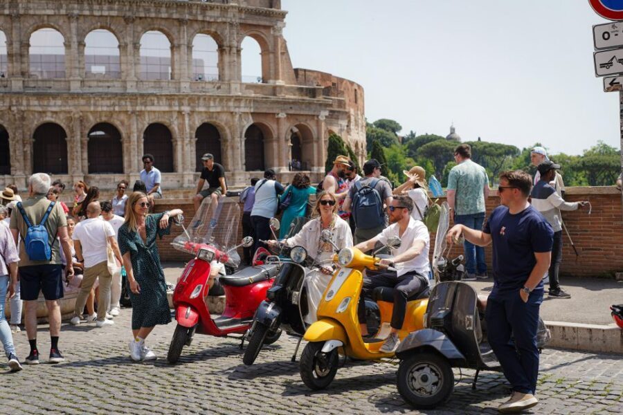 Explore city on Vespa with Professional Photographer - What you get back: 20 JPEG photos per person