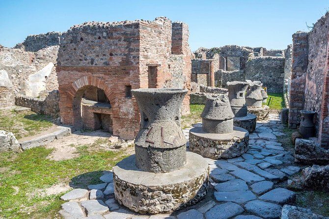 Explore Pompei Ruins with your Private Archaeologist - Stop inside the Archaeological Park: how the guide shapes your walk