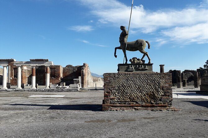 Exploring Pompeii - Shops, temples, and the daily rhythm of Roman life