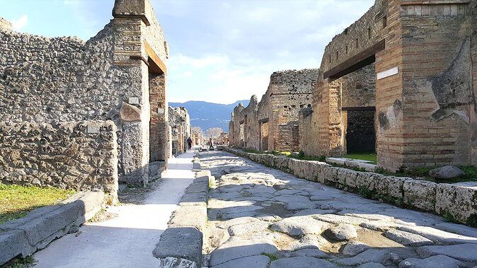 Fast Access Exclusive Private Ancient Pompeii Half Day Tour with Local Guide - Teatro Grande: The Big Open-Air Stage of Roman Life