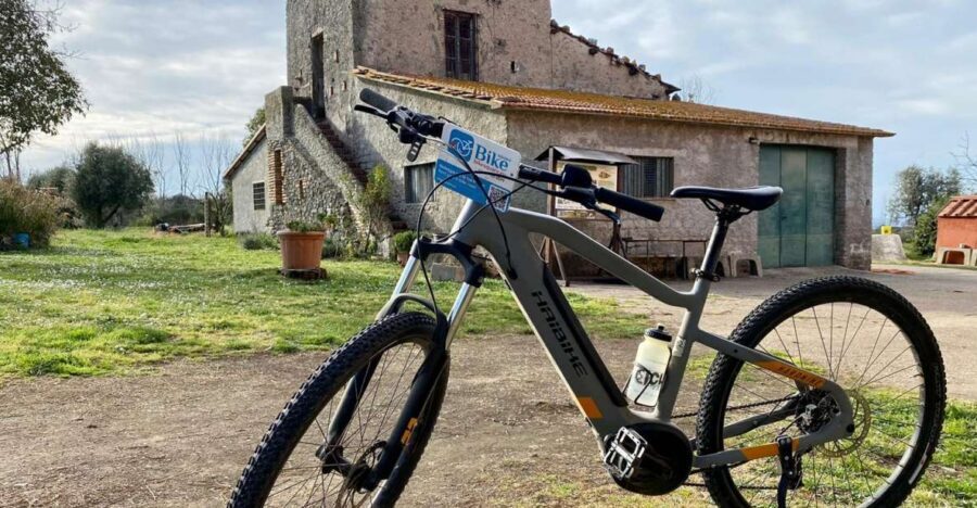 Frascati: Tour in E-Bike with Wine Tasting - Getting oriented at Ciclotech and rolling out by Frascati Station
