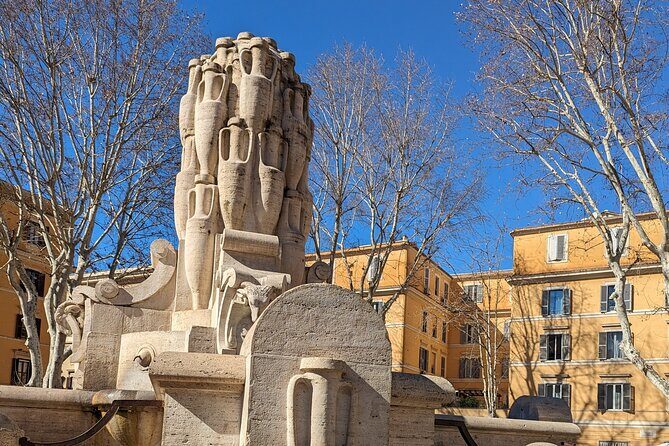 Free Urban Trekking with an Archaeologist - Price and logistics for this 10-person archaeologist trek