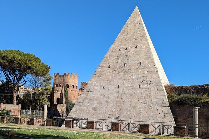Free Urban Trekking with an Archaeologist - Buco della Serratura: the Keyhole of the Knights of Malta in a state-within-a-city