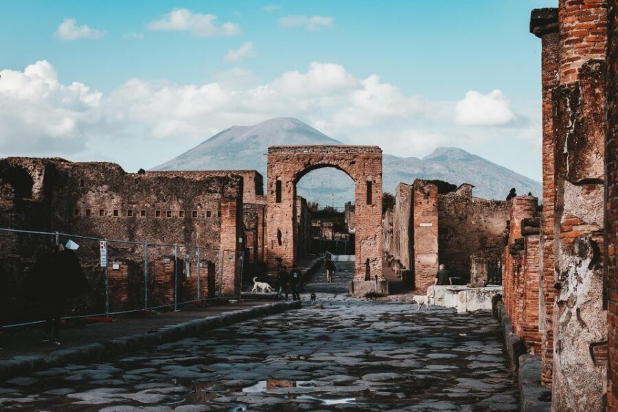 From Herculaneum to Pompeii: Audioguides + Entrance Tickets - Pompeii stop: using audio in a huge site (and what to expect)