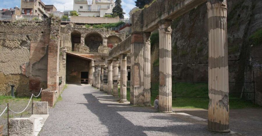 From Naples or Herculaneum: Half-Day Tour in Herculaneum - The lunch stop that isn’t included
