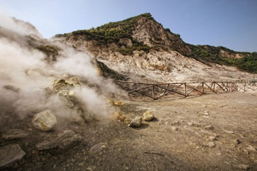 From Naples: Phlegraean Fields 5-Hour Fiat 500 or 600 Tour - Lake Lucrino, Monte Nuovo, and Lake Avernus: the volcanic triangle