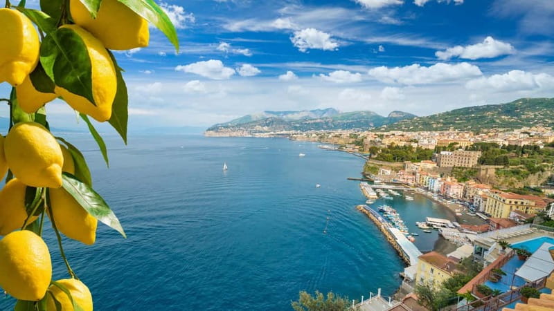 From Naples-Tour with small groups to the Amalfi Coast - What the driver is really doing for you (beyond driving)
