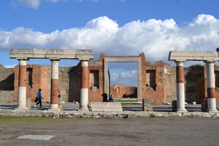 From Naples: Transfer to Positano with Pompeii Guided Tour - Transportation Details That Keep the Day Comfortable