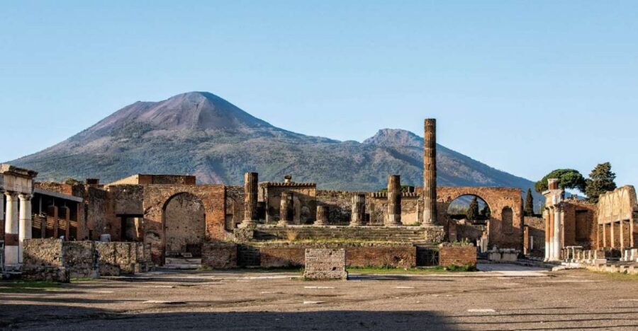 From Naples: Transport to Sorrento with Stop in Pompeii - Pompeii stop: what a 2-hour visit can realistically deliver