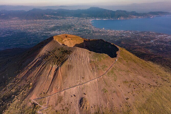 From Pompeii: Day Tour of Pompeii and Vesuvius with Bus Transfer - The Vesuvius Setup: Bus to 1,000m and a Real Crater Climb