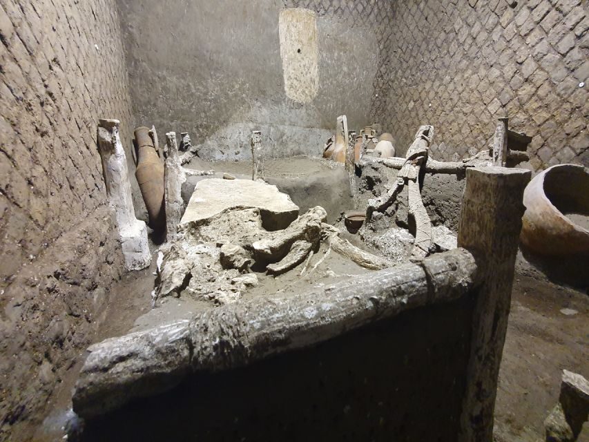 From Rome: Amalfi Coast and Pompeii, Full Day Private Tour - Walking Pompeii with an official guide (the 2-hour game plan)