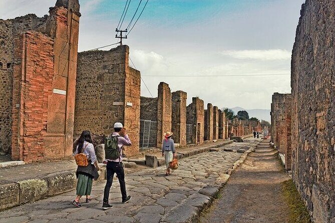 From Rome: Best of Pompeii Guided Tour and Sorrento Day Trip - The limoncello stop: fun for some, less for others