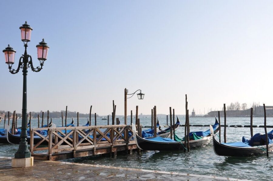 From Rome: Full-Day Small Group Tour to Venice by Train - Rialto Bridge in 20 minutes: good photos, tight window