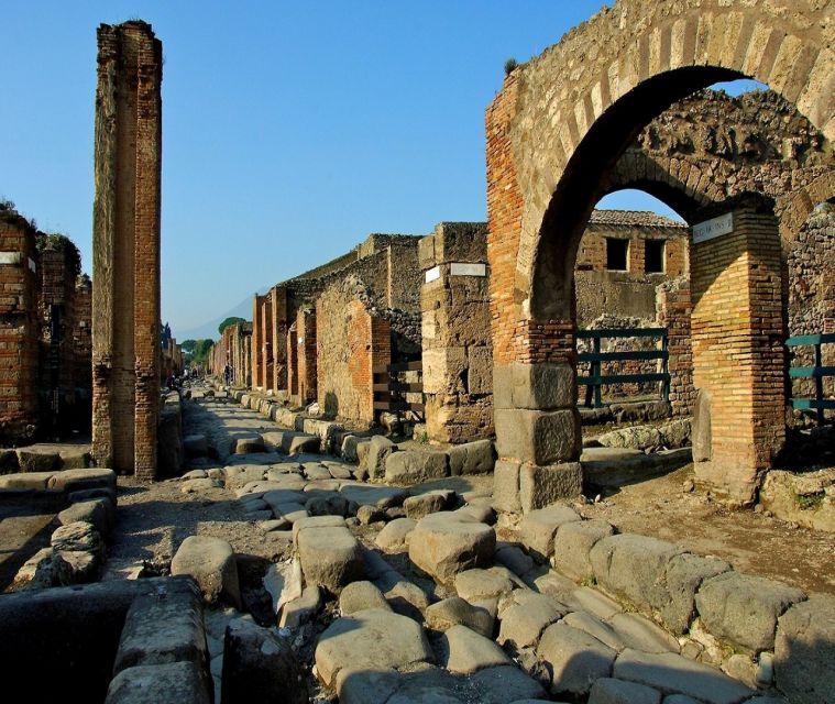 From Rome: Guided Tour to Pompeii with priority admission - Meet Your Guide Near the Entrance and Get a Map in Your Head