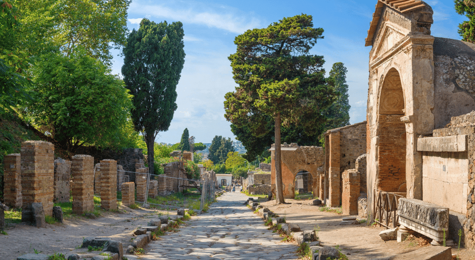 From Rome: Pompeii and Herculaneum Tour w/ High-speed Train - Lunch at the Former Rail Station: Pizza, Air-Conditioning, and a Proper Break