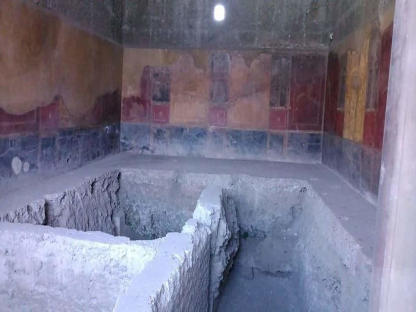 From Rome: Pompeii and Naples, Full Day Tour with Lunch - Naples: Bay of Naples views and the gritty city center walk