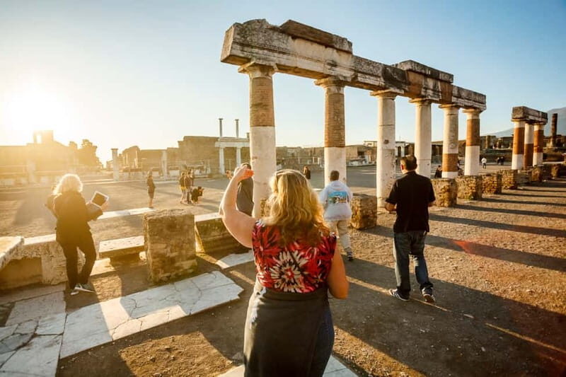 From Rome: Pompeii and Vesuvio Guided Day Trip with Lunch - Coral and cameo stop: quick souvenir time with a sales feel