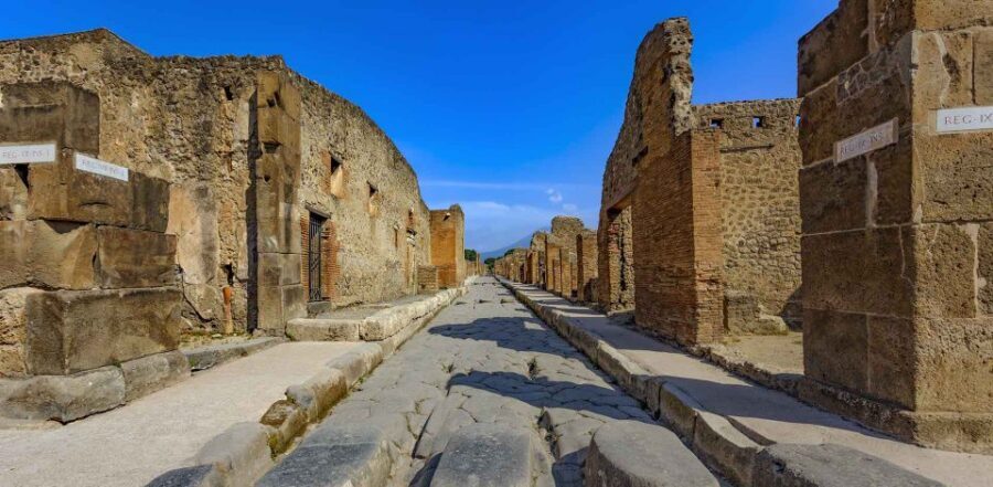 From Rome: Pompeii Day Trip by Fast Train and Car - Forum Baths: where you get a feel for daily life