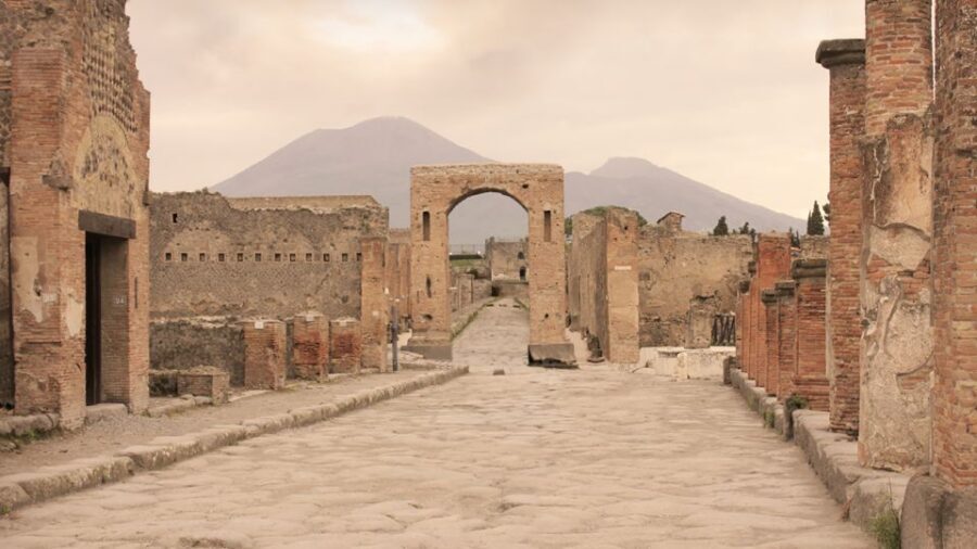 From Rome: Pompeii Day Trip by Fast Train and Car - The 9:30 start: how the driver handoff keeps your day from slipping