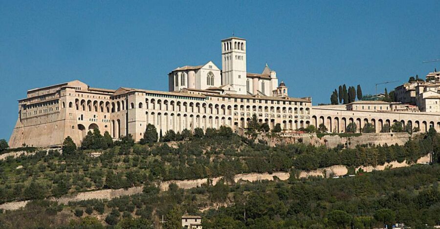 From Rome: Umbria, Assisi and Orvieto Day Tour - Orvieto: Gothic architecture and a cathedral facade made for close-up viewing