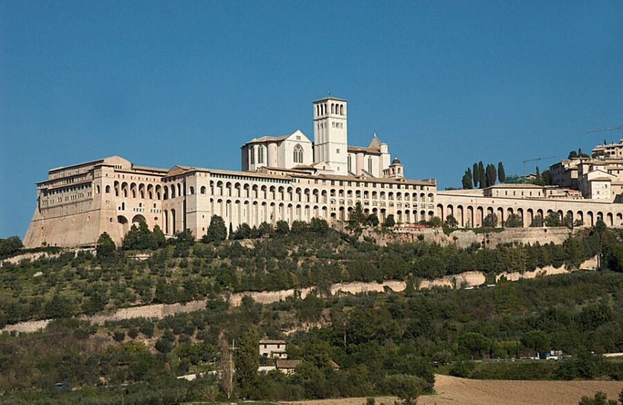 From Rome: Umbria, Assisi and Orvieto Day Tour - Comfort and group dynamics: small, air-conditioned, and easier to manage
