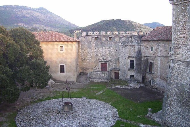 Garden of Ninfa and Sermoneta Day Trip from Rome with Lunch - Giardino di Ninfa: Bridges, Water, and 1,300 Plant Species