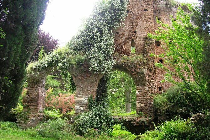 Garden of Ninfa and Sermoneta Day Trip from Rome with Lunch - Stop 1: Castello Caetani and Sermoneta’s Preserved Medieval Core