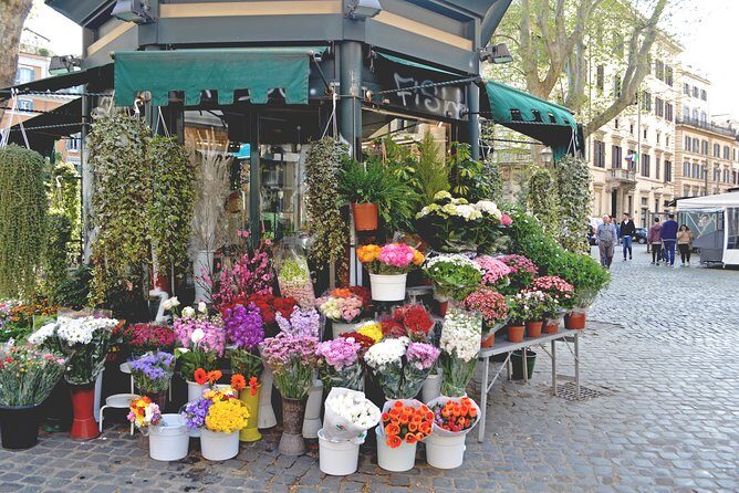 Gluten-Free Food & Wine Tour of Rome with Local Guide and Sightseeing - Largo di Torre Argentina: gelato finish with a major Rome setting