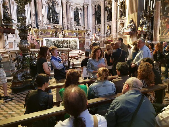 Guide tour in Naples downtown with an art expert - Spaccanapoli: the street that links monuments to real life