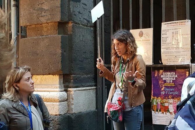 Guide tour in Naples downtown with an art expert - San Gregorio Armeno: nativity scenes and street-level culture