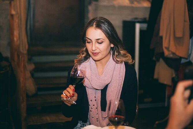 Guided, FUN Wine Tasting with Trivia Games, Napoli - Tasting Etiquette You Can Use Immediately