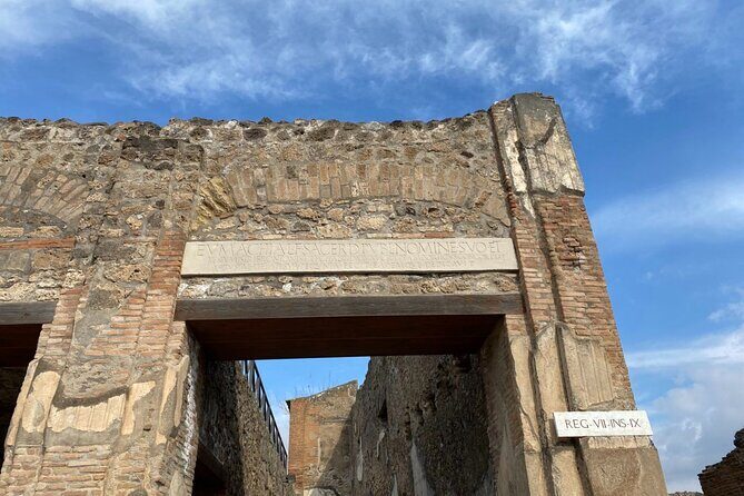 Guided tour of Pompeii with a writer - Why This Pompeii Tour Focuses on Real People