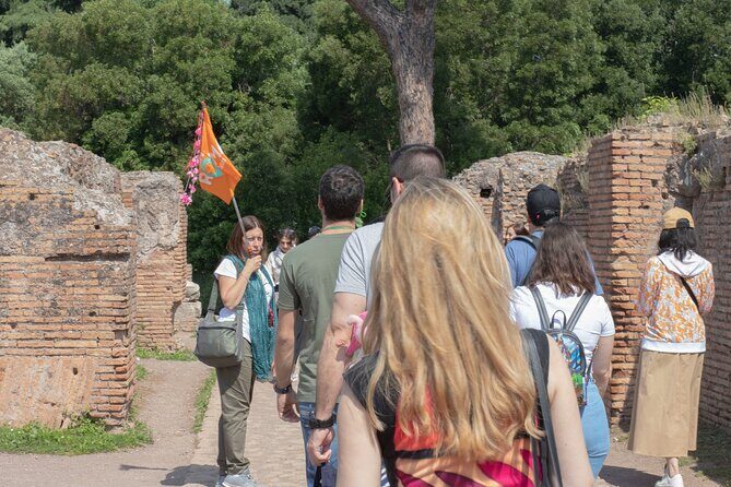 Guided tour of the Colosseum, Roman Forum and Palatine in Spanish - Stop 1: Roman Forum on the Via Sacra (1 hour)