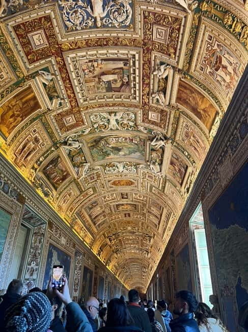 Guided Tour Vatican Museums & Sistine Chapel - After the tour: can you stay inside?