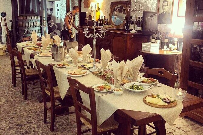 Half-Day Minardi Wine and Food Tour in Frascati - Lunch at the Farmhouse: Food Pairing, Family Energy, and Music