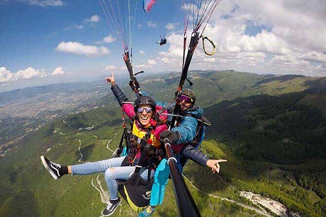 Half day private paragliding experience - ADVENTURE FLIGHT - The walk through Norba’s ruins: your warm-up before the jump