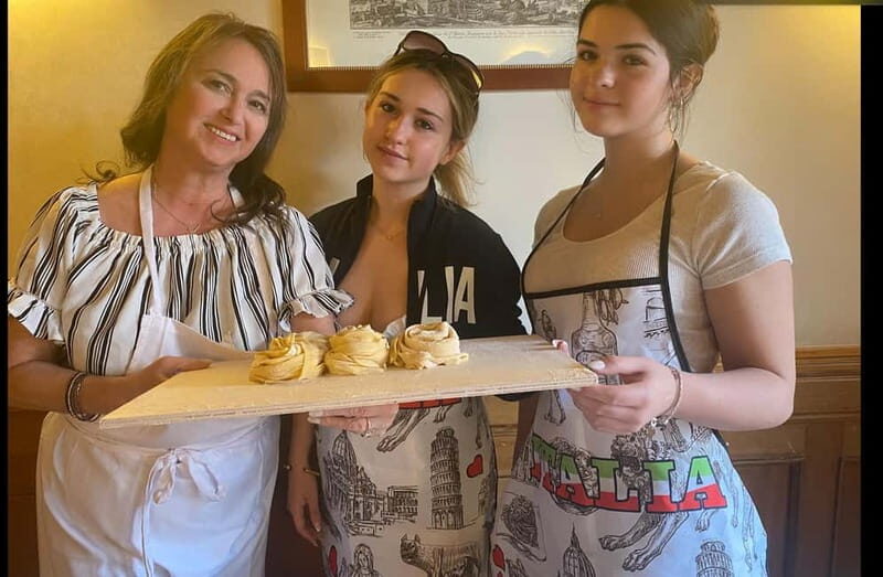 Hands-On Pasta & Tiramisu Class near Colosseum - Why cook pasta and tiramisù near the Colosseum?