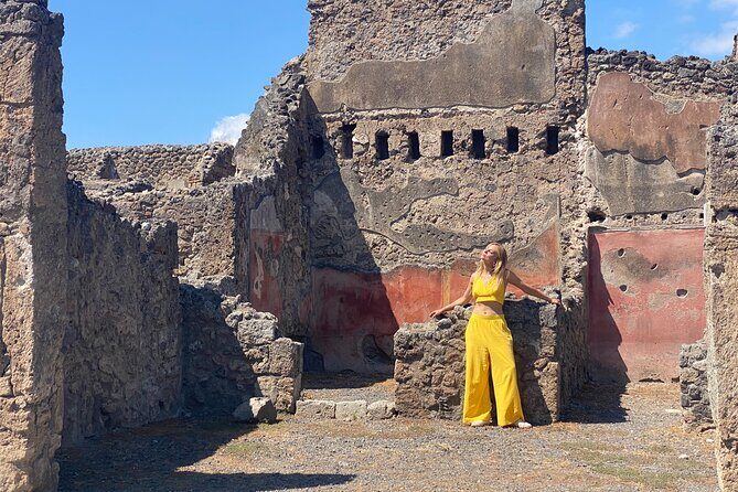 Herculaneum Private Tour with an Archaeologist - Stop 5: Casa del Salone Nero and the black-painted room