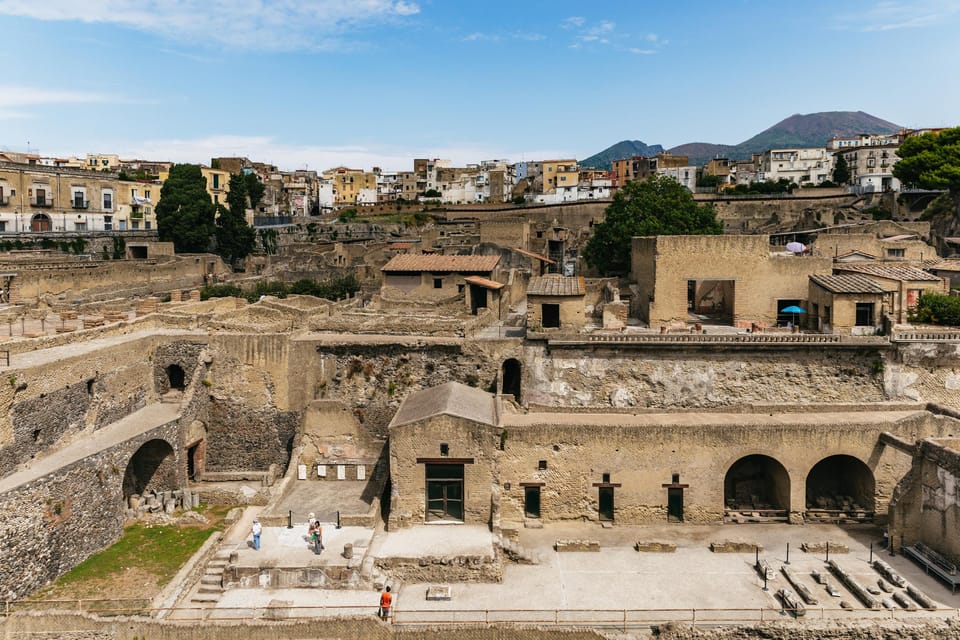 Herculaneum: Skip-the-Line Guided Tour with Archaeologist - House of Skeletons and the Shock of Sudden Endings