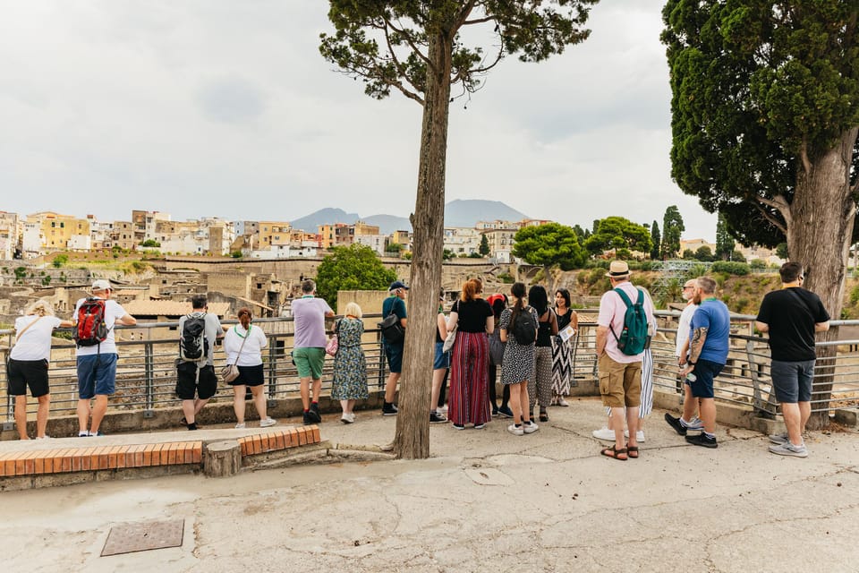 Herculaneum: Skip-the-Line Guided Tour with Archaeologist - Waterfront Evidence: More Than 300 People Who Tried to Escape