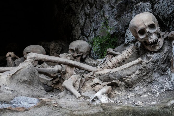 Herculaneum small group tour with an archaeologist - skip the line - Black Hall, courtyards, and the grand finale