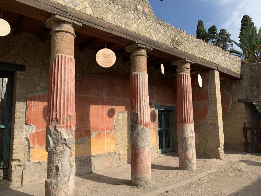 Herculaneum: Tickets & Tour with a Local Archaeologist - The meeting point and how the 2-hour route works