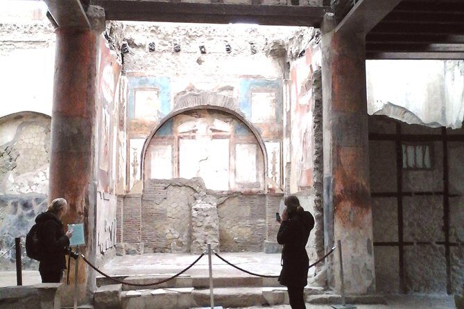 Herculanium guided tour - The Beach Scene: Victims, Carbonized Wood, and Vesuvius